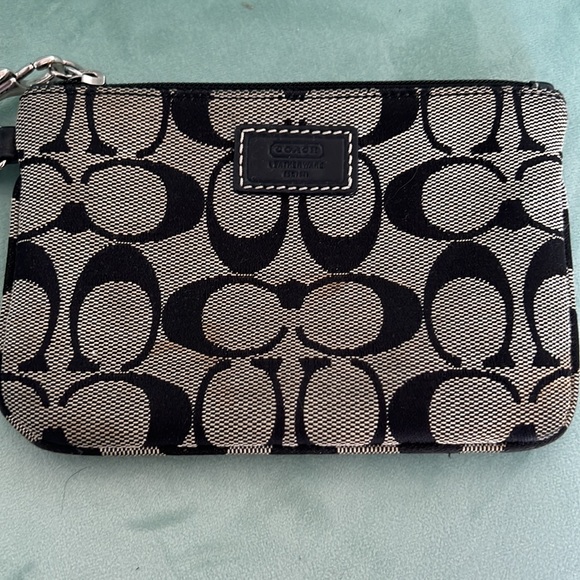 Coach wristlet - Picture 3 of 5